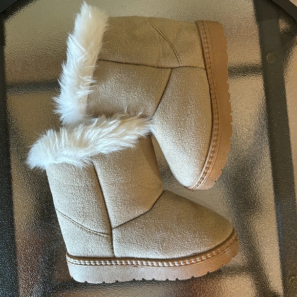 NWOT China Buttons City Toddler Winter Faux Fur Boots Size 25 - Picture 5 of 10